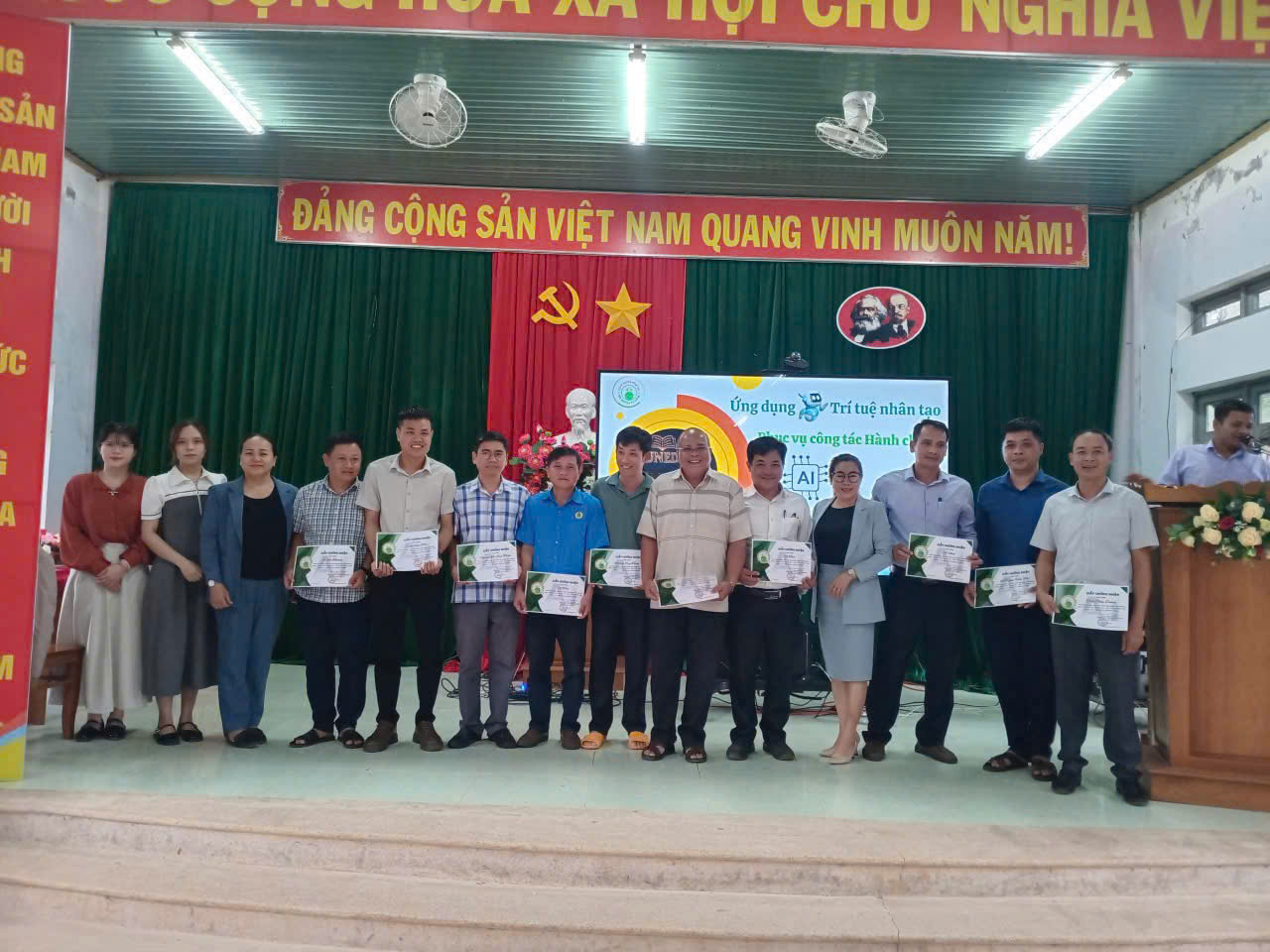 Tập huấn cán bộ công chức cho Xã Đăk Long