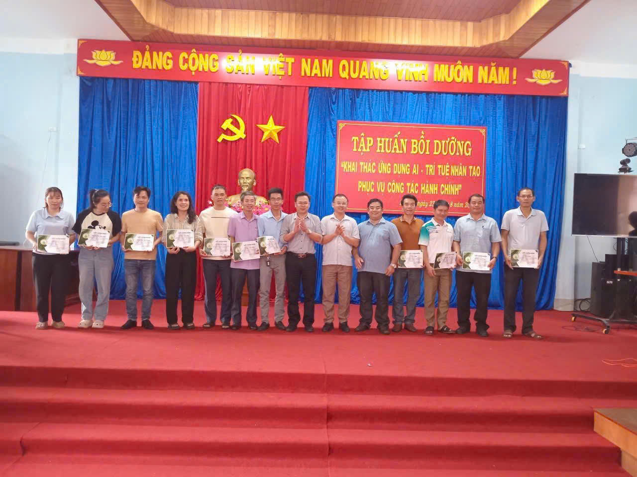 Tập huấn cán bộ công chức cho Xã Đăk Ui